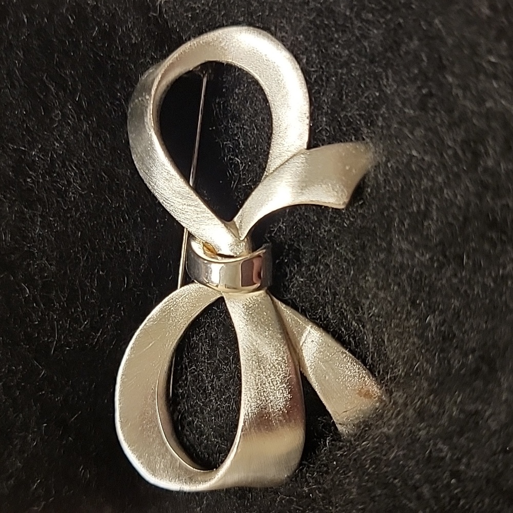 Silver Tone Large Christmas Ribbon Bow Metal Brooch Pin Holiday Vintage? Costume